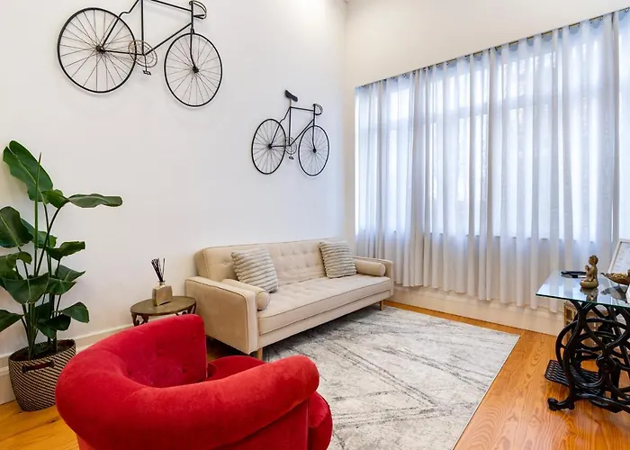 Majestic Cafe - Center Modern