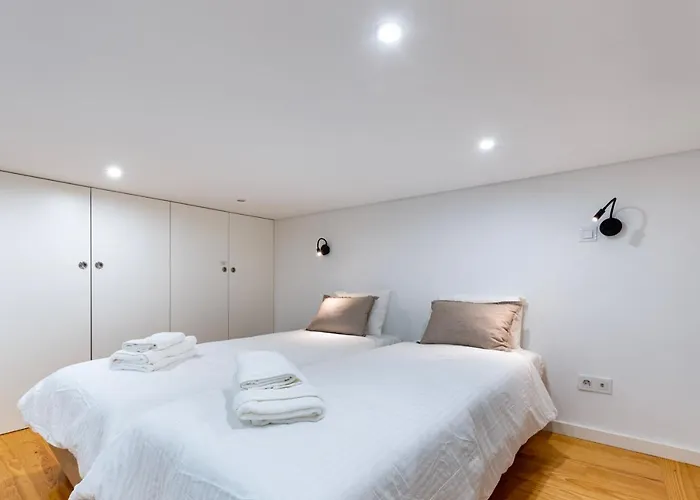 Majestic Cafe - Center Modern